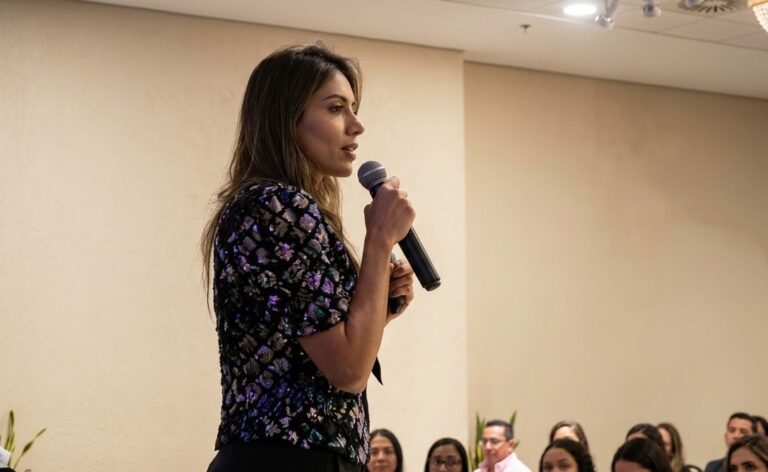 Sophia Martins destaca crescimento do mercado imobiliário nordestino em seminário para mulheres em Fortaleza