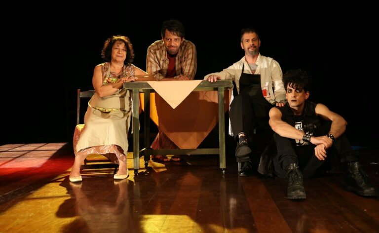 Sucesso em sua temporada de estreia, “Café, Almoço, Jantar” chega à Casa de Cultura Laura Alvim