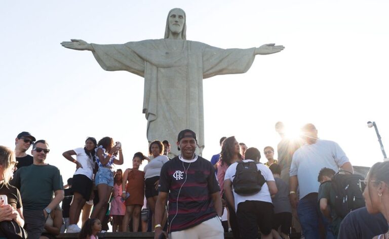 Stephen A. Smith transforma passagem pelo Brasil em imersão histórica entre a NFL e a cultura brasileira