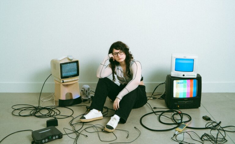 Madds Buckley lança o novo álbum ‘A Simple Binary and a Complex Phrase’