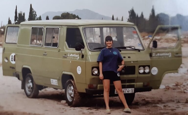 Elayne Moreira, a “Cantora da Janela”, consolida 35 anos de trajetória internacional e lança o álbum ao vivo Muy Gitana