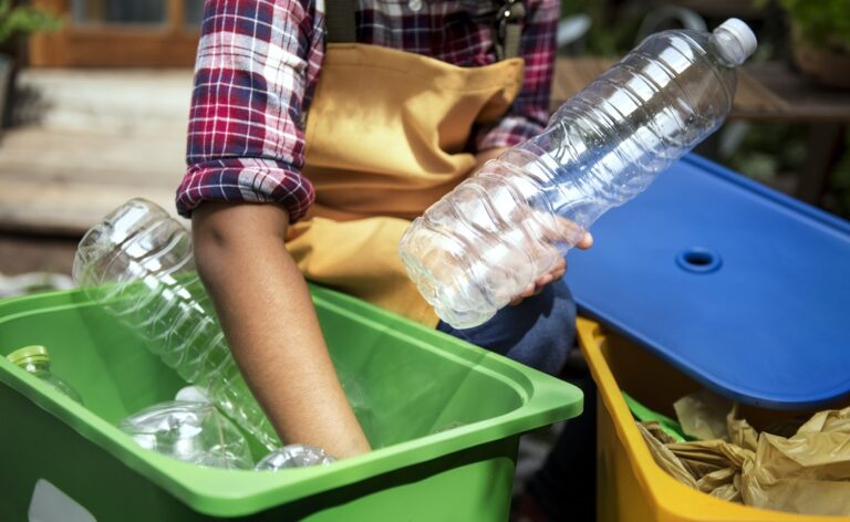 Brasileiro apoia reciclagem, mas ainda descarta de forma inadequada; veja 5 sinais de que o condomínio precisa rever a gestão do lixo