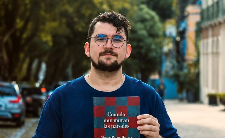 Escritor venezuelano radicado em Manaus lança livro nesta quinta
