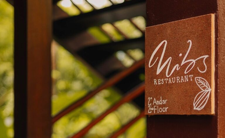 Em Itacaré, restaurante aposta no chocolate em pratos salgados e anuncia chegada de novo chef