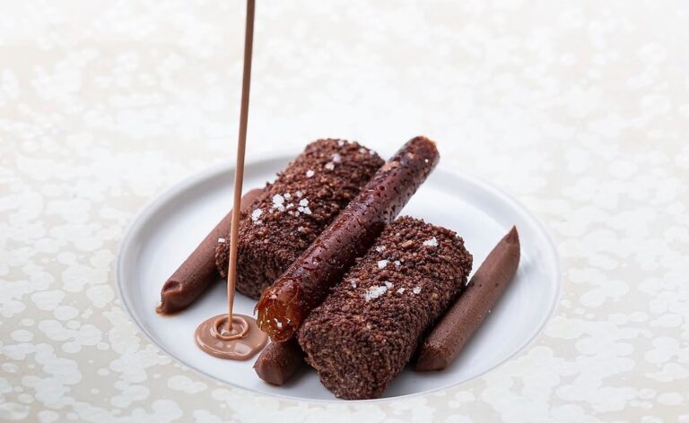 Mestre chocolateiro Pedro Araújo, diretor do Museu do Chocolate de Porto e fundador da Vinte Vinte, é confirmado como palestrante do Salon du Chocolat Brasil