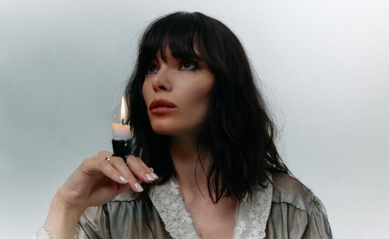 Winona Oak lança o seu segundo álbum ‘Bloom’ e compartilha a faixa de destaque “Anemone”