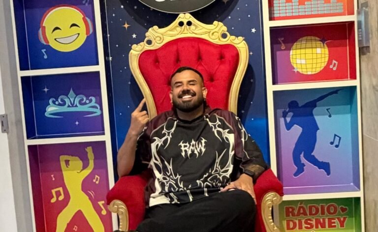 Vinni movimenta os bastidores da carreira e prepara novidades do projeto “Pagode Pra Pagodeiro”