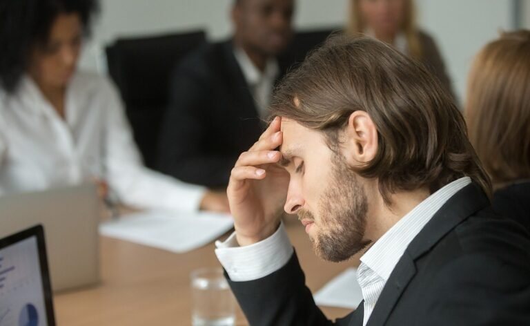 Quando a saúde emocional da liderança vira um problema de negócio